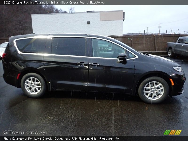 Brilliant Black Crystal Pearl / Black/Alloy 2023 Chrysler Pacifica Touring L
