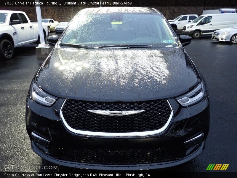Brilliant Black Crystal Pearl / Black/Alloy 2023 Chrysler Pacifica Touring L