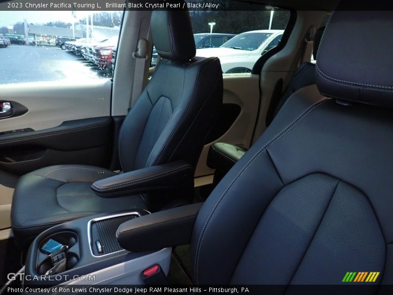 Brilliant Black Crystal Pearl / Black/Alloy 2023 Chrysler Pacifica Touring L