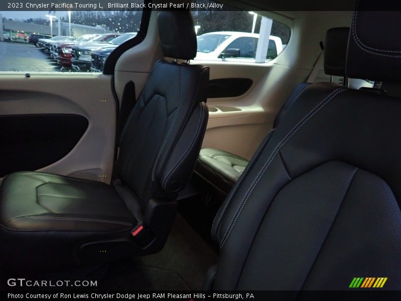 Brilliant Black Crystal Pearl / Black/Alloy 2023 Chrysler Pacifica Touring L