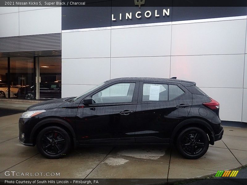 Super Black / Charcoal 2021 Nissan Kicks S