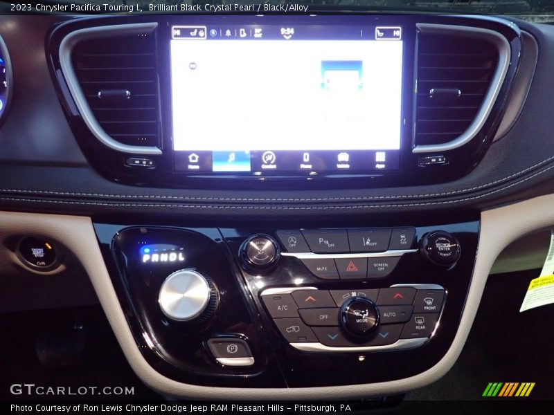 Brilliant Black Crystal Pearl / Black/Alloy 2023 Chrysler Pacifica Touring L