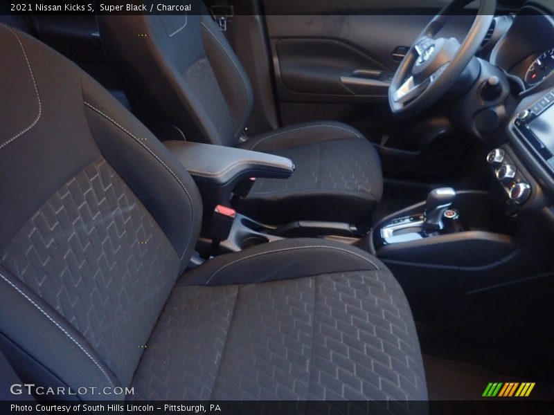 Super Black / Charcoal 2021 Nissan Kicks S
