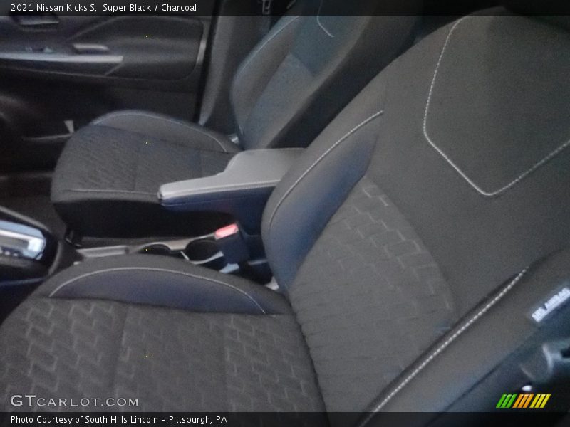 Super Black / Charcoal 2021 Nissan Kicks S
