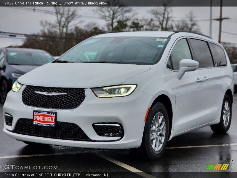 Bright White / Black/Alloy 2022 Chrysler Pacifica Touring L