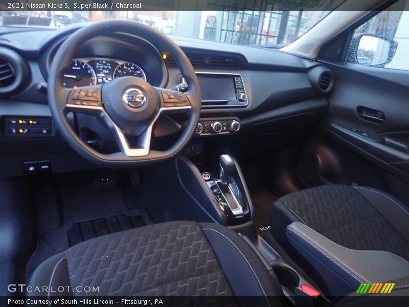 Super Black / Charcoal 2021 Nissan Kicks S