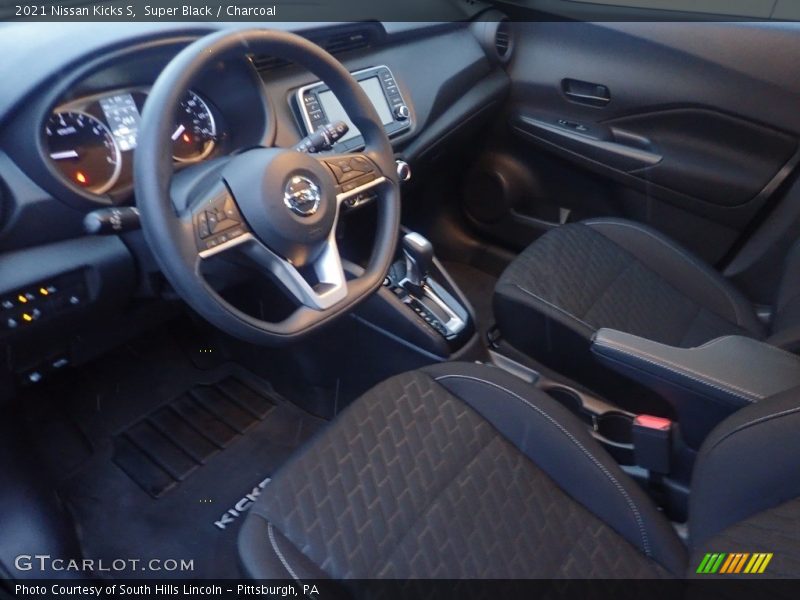 Super Black / Charcoal 2021 Nissan Kicks S