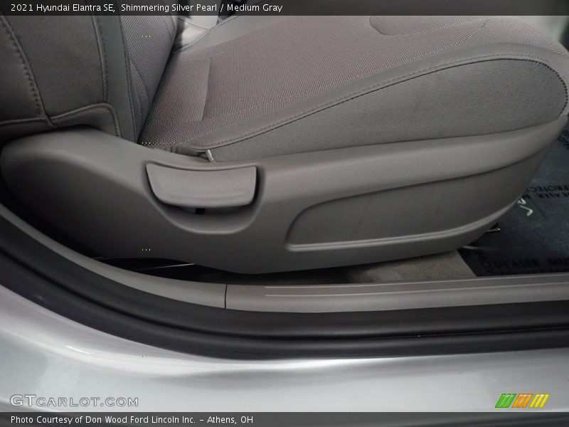 Shimmering Silver Pearl / Medium Gray 2021 Hyundai Elantra SE