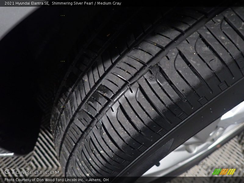 Shimmering Silver Pearl / Medium Gray 2021 Hyundai Elantra SE