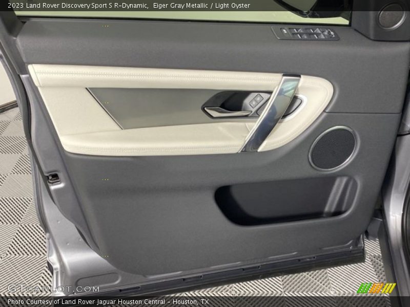 Door Panel of 2023 Discovery Sport S R-Dynamic