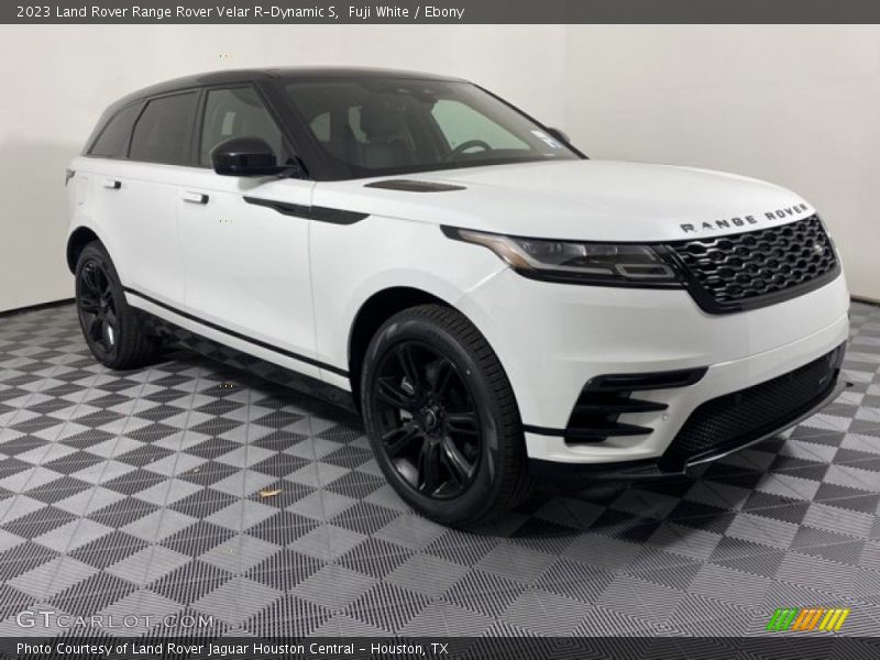 Front 3/4 View of 2023 Range Rover Velar R-Dynamic S