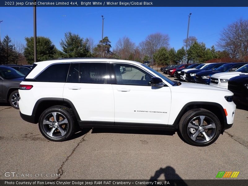 Bright White / Wicker Beige/Global Black 2023 Jeep Grand Cherokee Limited 4x4