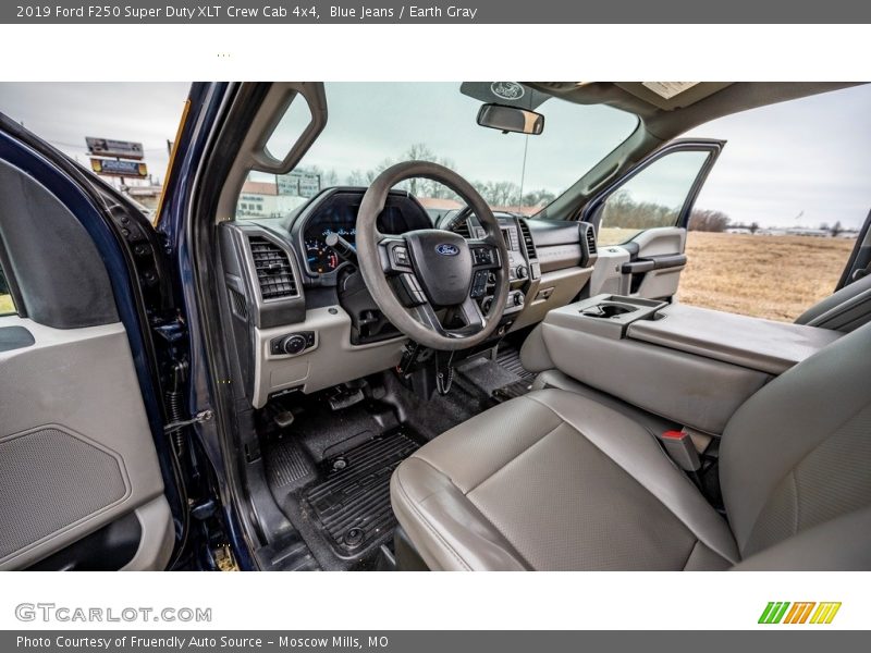 Blue Jeans / Earth Gray 2019 Ford F250 Super Duty XLT Crew Cab 4x4