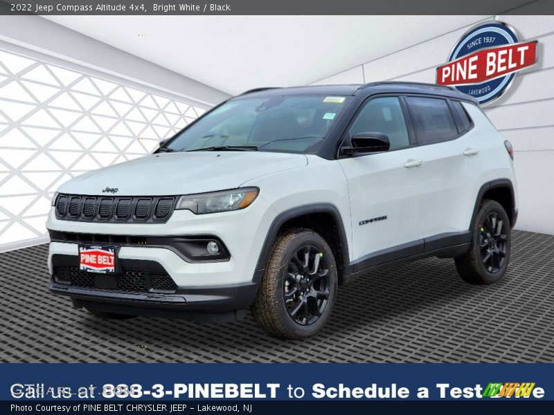Bright White / Black 2022 Jeep Compass Altitude 4x4