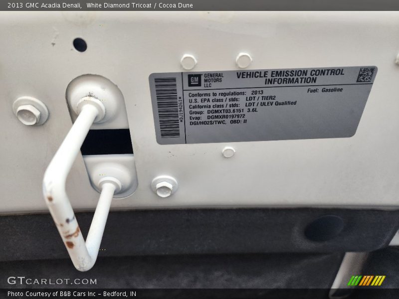 White Diamond Tricoat / Cocoa Dune 2013 GMC Acadia Denali