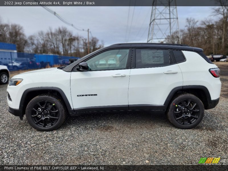 Bright White / Black 2022 Jeep Compass Altitude 4x4