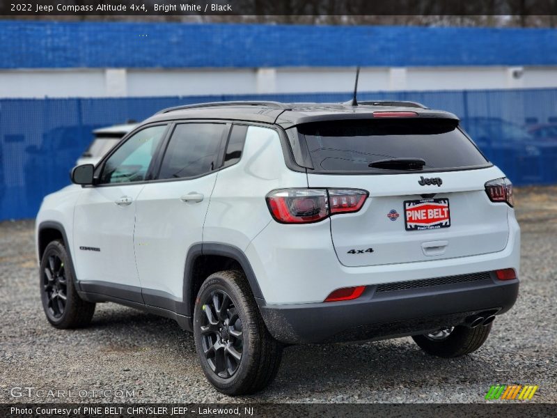 Bright White / Black 2022 Jeep Compass Altitude 4x4