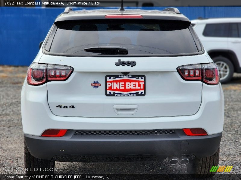 Bright White / Black 2022 Jeep Compass Altitude 4x4