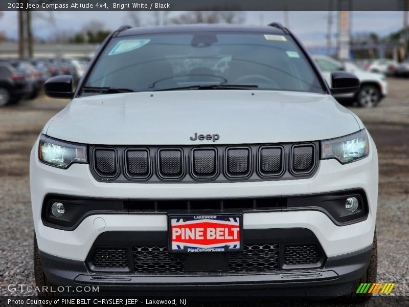 Bright White / Black 2022 Jeep Compass Altitude 4x4