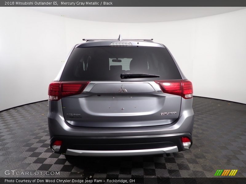 Mercury Gray Metallic / Black 2018 Mitsubishi Outlander ES