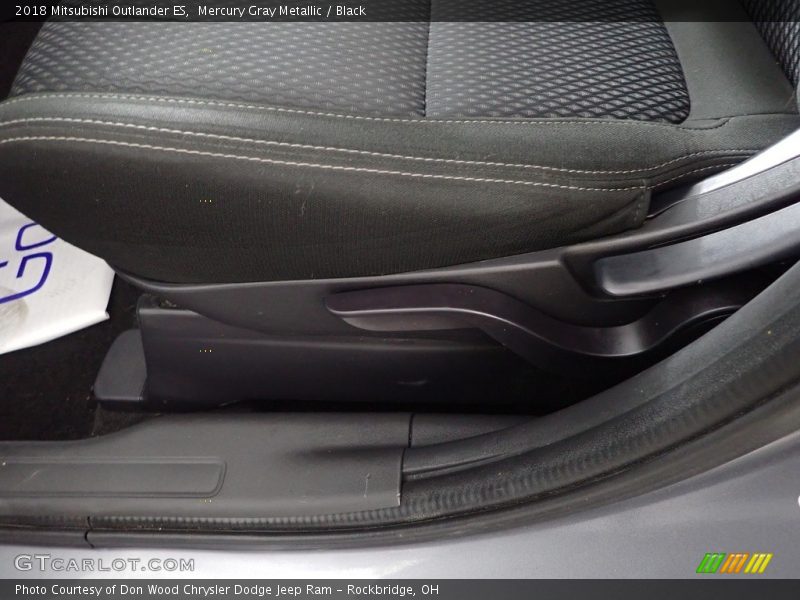Mercury Gray Metallic / Black 2018 Mitsubishi Outlander ES