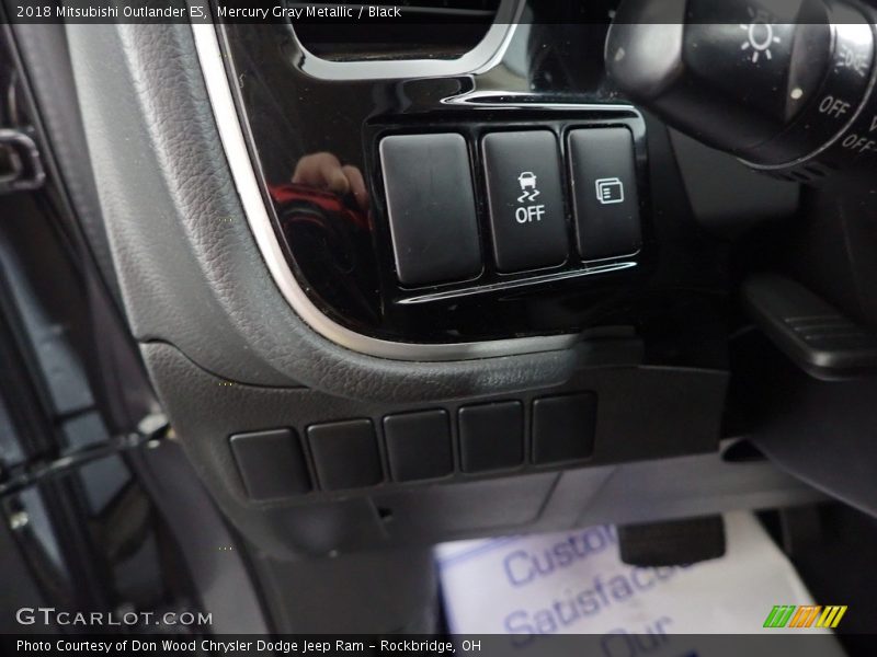 Mercury Gray Metallic / Black 2018 Mitsubishi Outlander ES