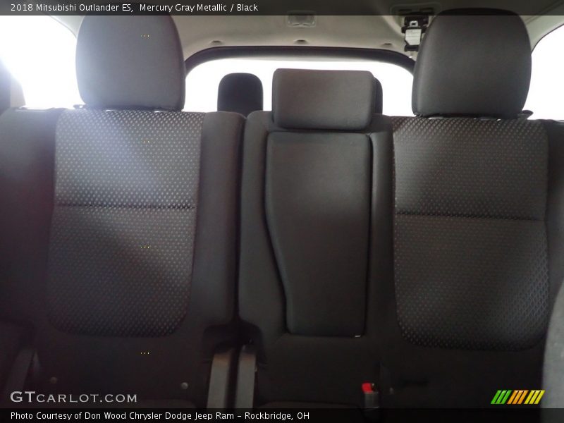 Mercury Gray Metallic / Black 2018 Mitsubishi Outlander ES