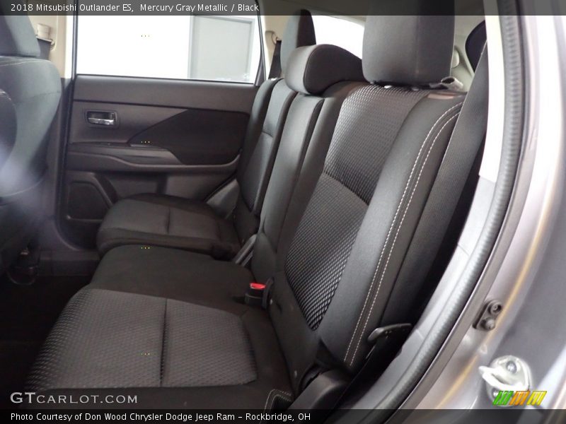 Mercury Gray Metallic / Black 2018 Mitsubishi Outlander ES