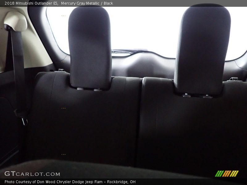 Mercury Gray Metallic / Black 2018 Mitsubishi Outlander ES