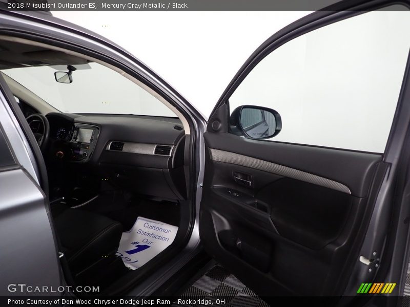 Mercury Gray Metallic / Black 2018 Mitsubishi Outlander ES