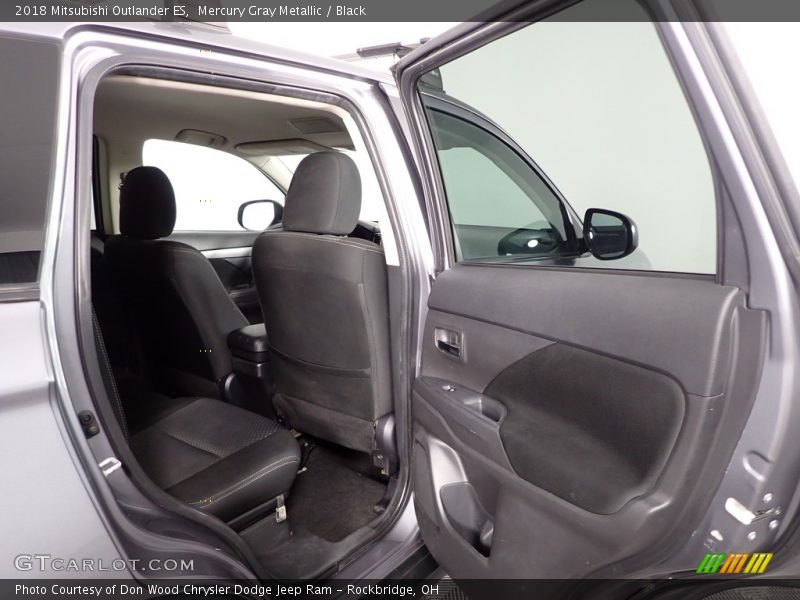 Mercury Gray Metallic / Black 2018 Mitsubishi Outlander ES