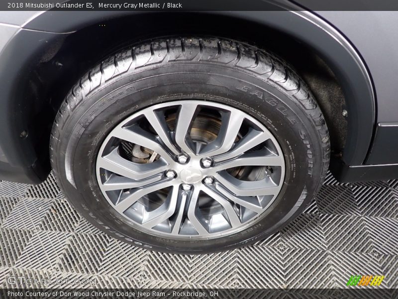 Mercury Gray Metallic / Black 2018 Mitsubishi Outlander ES