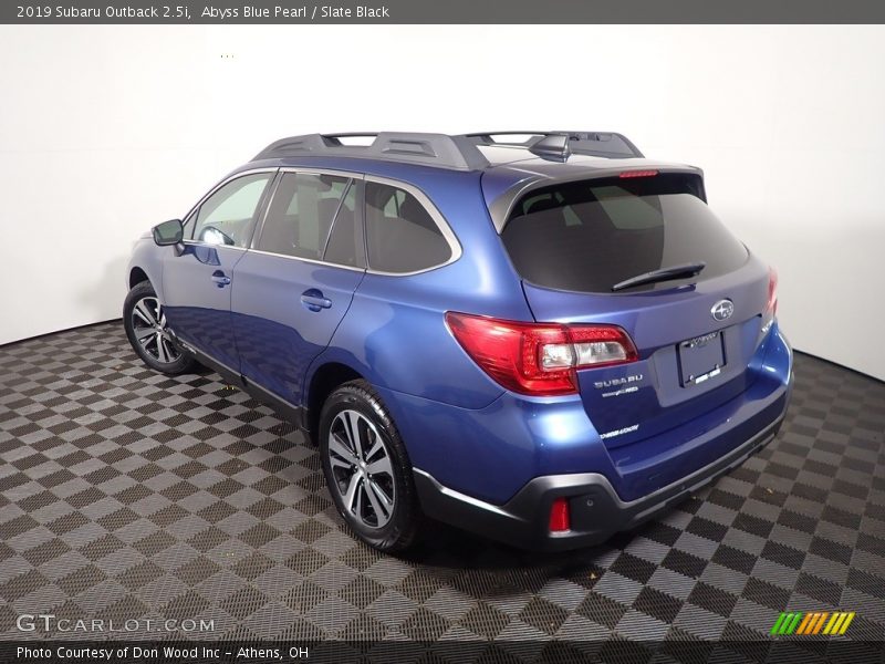 Abyss Blue Pearl / Slate Black 2019 Subaru Outback 2.5i