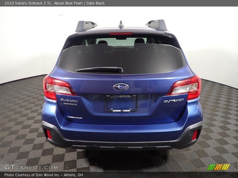 Abyss Blue Pearl / Slate Black 2019 Subaru Outback 2.5i