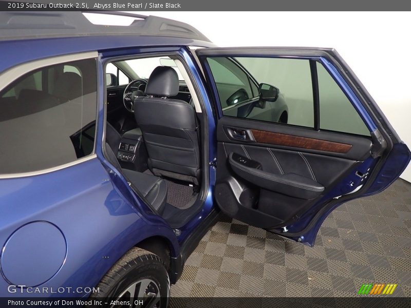 Abyss Blue Pearl / Slate Black 2019 Subaru Outback 2.5i