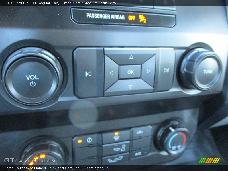 Green Gem / Medium Earth Gray 2016 Ford F150 XL Regular Cab