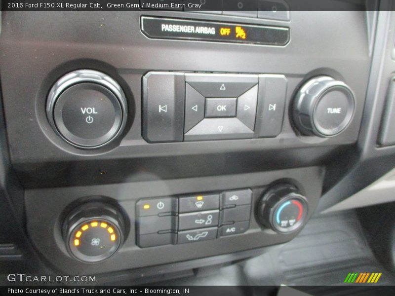 Green Gem / Medium Earth Gray 2016 Ford F150 XL Regular Cab