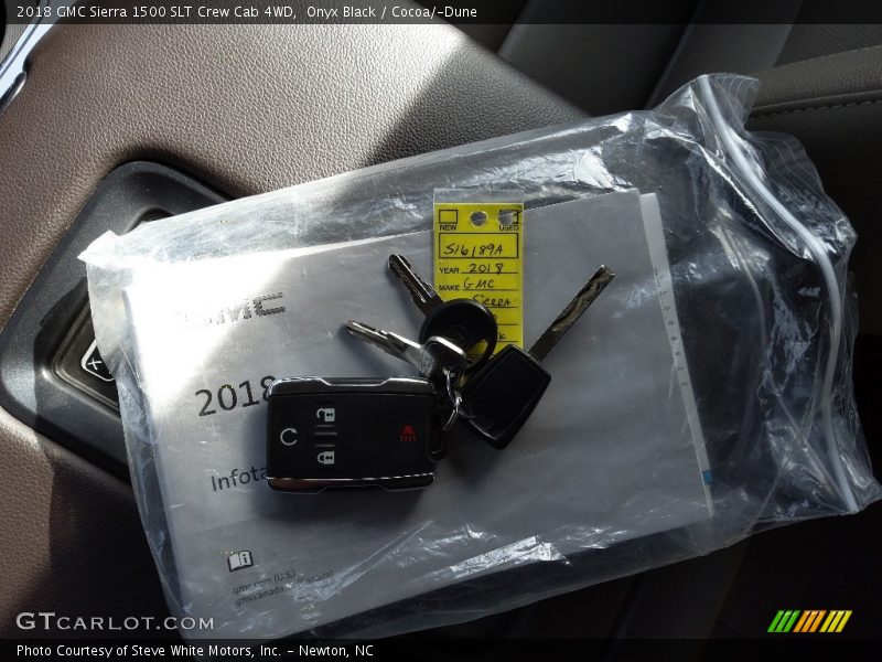 Onyx Black / Cocoa/­Dune 2018 GMC Sierra 1500 SLT Crew Cab 4WD