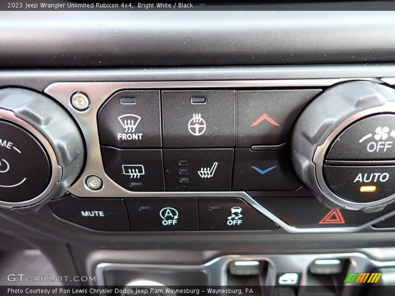 Bright White / Black 2023 Jeep Wrangler Unlimited Rubicon 4x4