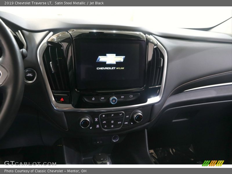 Satin Steel Metallic / Jet Black 2019 Chevrolet Traverse LT