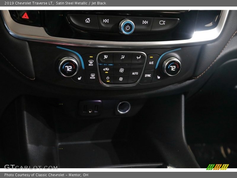 Satin Steel Metallic / Jet Black 2019 Chevrolet Traverse LT