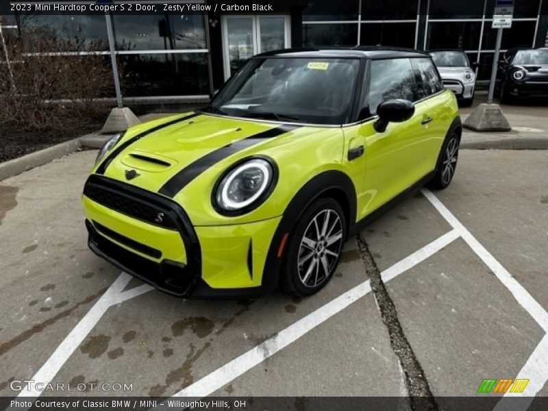 Front 3/4 View of 2023 Hardtop Cooper S 2 Door