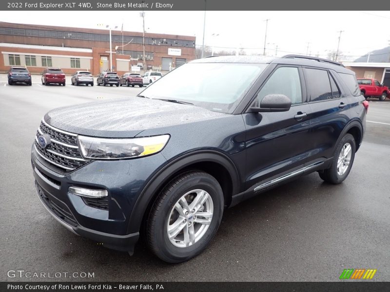 Front 3/4 View of 2022 Explorer XLT 4WD