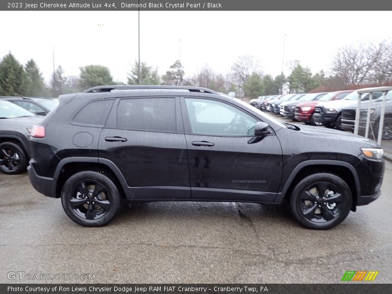 Diamond Black Crystal Pearl / Black 2023 Jeep Cherokee Altitude Lux 4x4