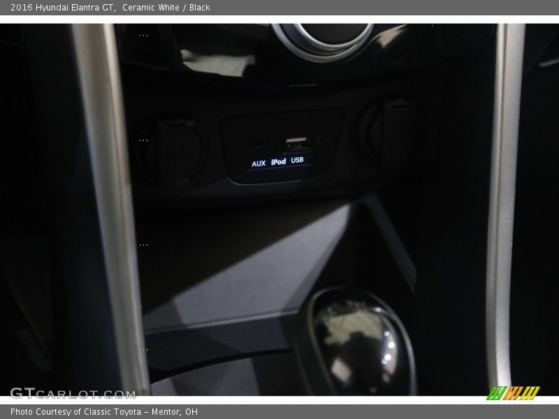 Ceramic White / Black 2016 Hyundai Elantra GT