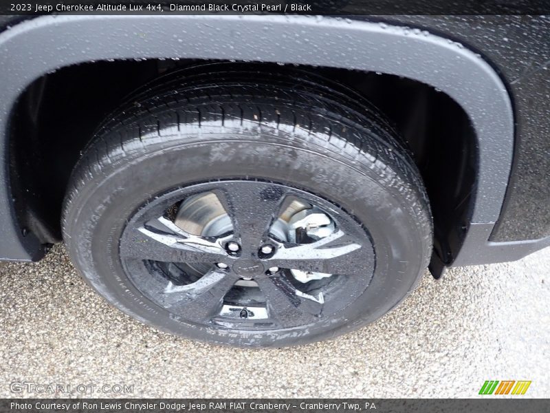 Diamond Black Crystal Pearl / Black 2023 Jeep Cherokee Altitude Lux 4x4