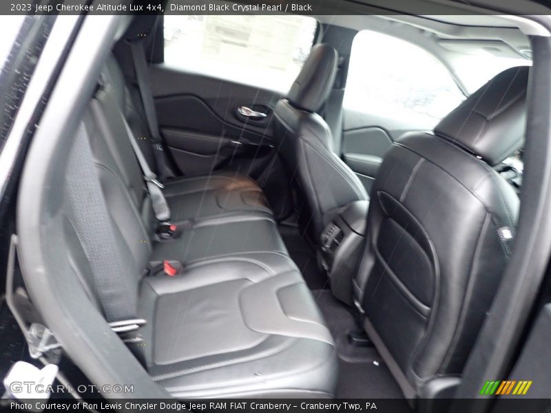 Diamond Black Crystal Pearl / Black 2023 Jeep Cherokee Altitude Lux 4x4