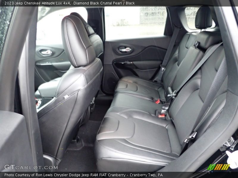 Diamond Black Crystal Pearl / Black 2023 Jeep Cherokee Altitude Lux 4x4