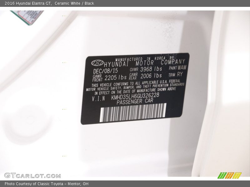 Ceramic White / Black 2016 Hyundai Elantra GT