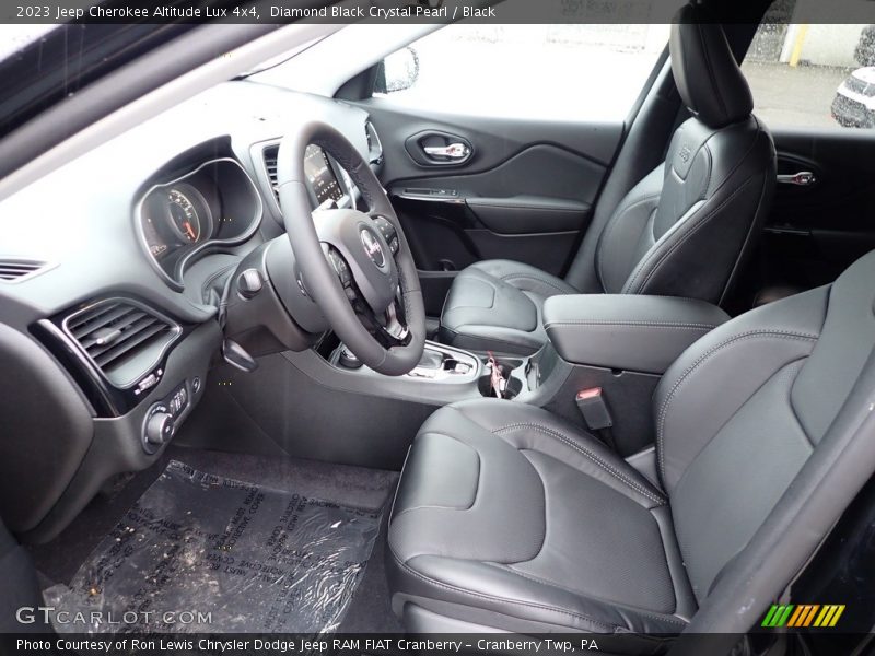 Diamond Black Crystal Pearl / Black 2023 Jeep Cherokee Altitude Lux 4x4